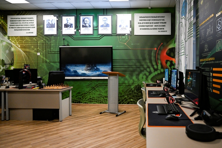 В Твери отпраздновали 82-летие Суворовского военного училища