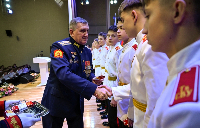 В Твери отпраздновали 82-летие Суворовского военного училища