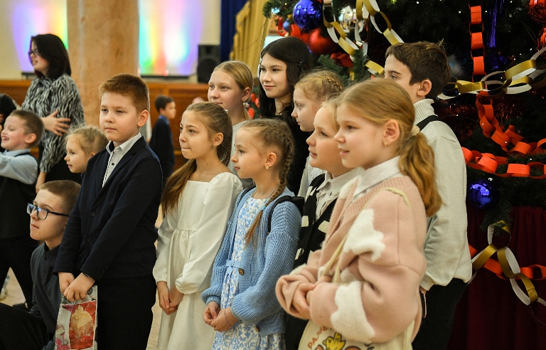 Виталий Королев на Губернаторской елке поздравил с наступающими праздниками юных жителей Тверской области