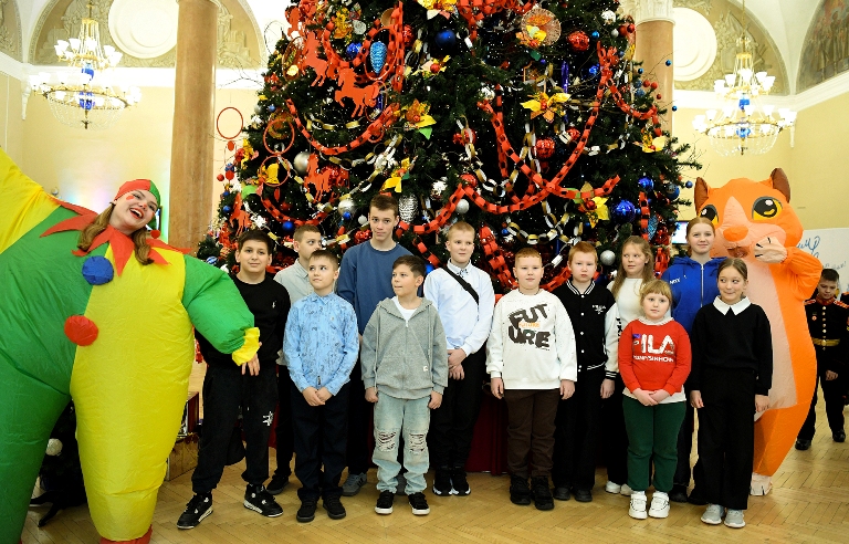 Виталий Королев на Губернаторской елке поздравил с наступающими праздниками юных жителей Тверской области