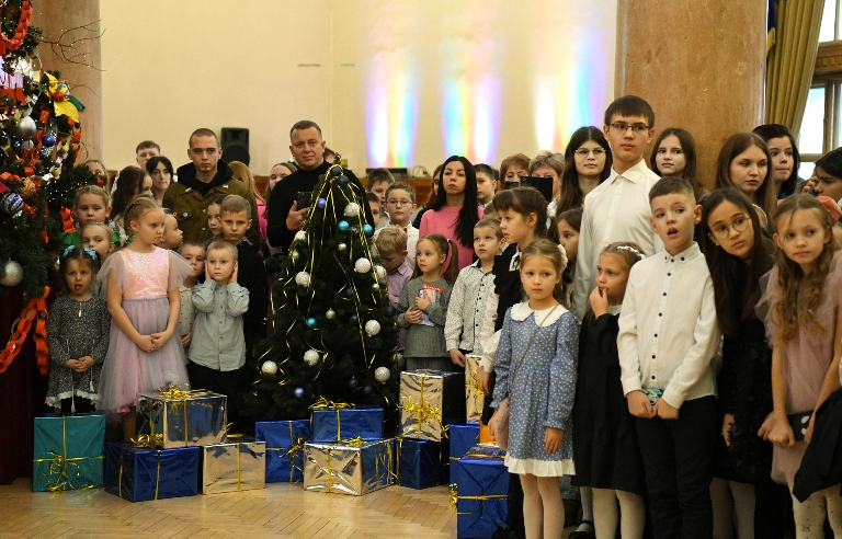 Виталий Королев на Губернаторской елке поздравил с наступающими праздниками юных жителей Тверской области