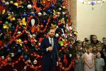 Виталий Королев на Губернаторской елке поздравил с наступающими праздниками юных жителей Тверской области