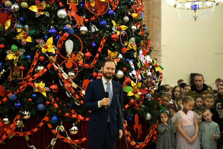 Виталий Королев на Губернаторской елке поздравил с наступающими праздниками юных жителей Тверской области