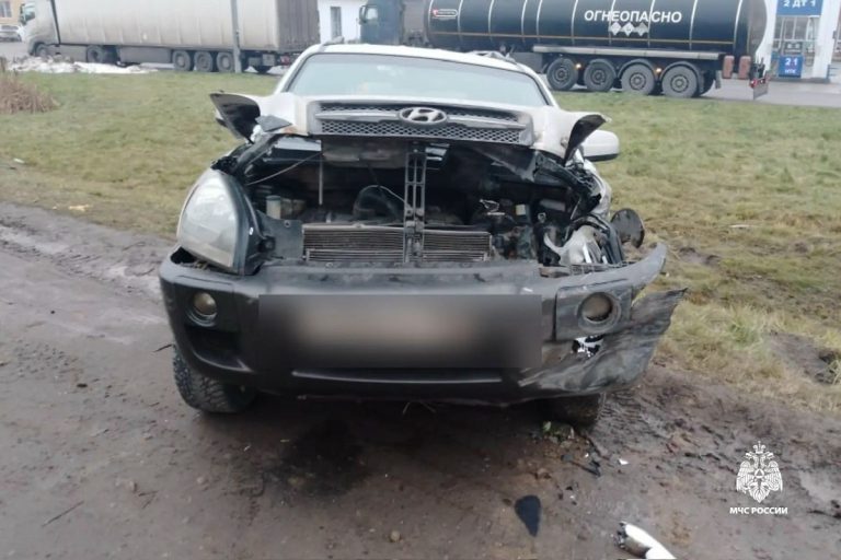 Грузовик и две легковушки столкнулись на М-10 в Тверской области