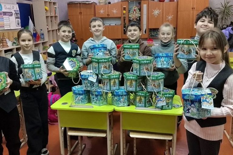 Из Твери в Бердянск к Новому году отправили сладкий груз