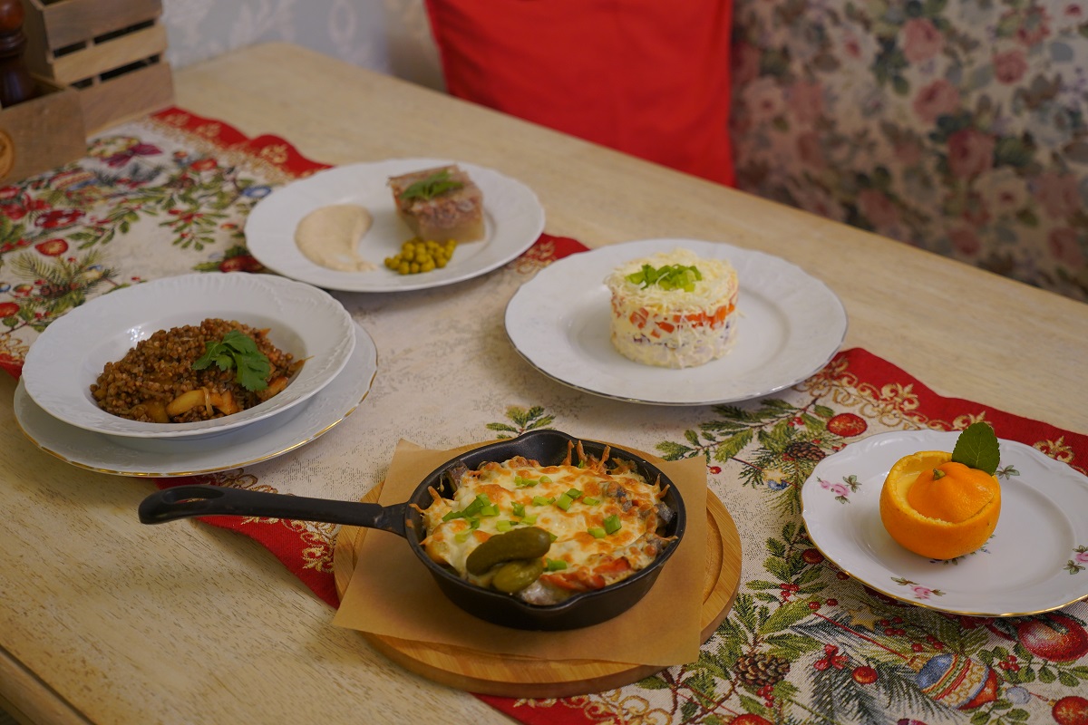 Вкус праздника и зимнего уюта: кафе «Манилов» представляет сезонные новинки, банкетные блюда и запускает доставку