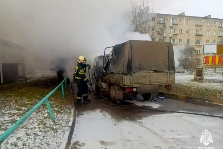 Автомобиль горел в Центральном районе Твери