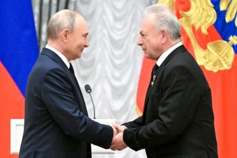 Президент Российской Федерации вручил медаль Героя Труда директору Калининской АЭС Виктору Игнатову