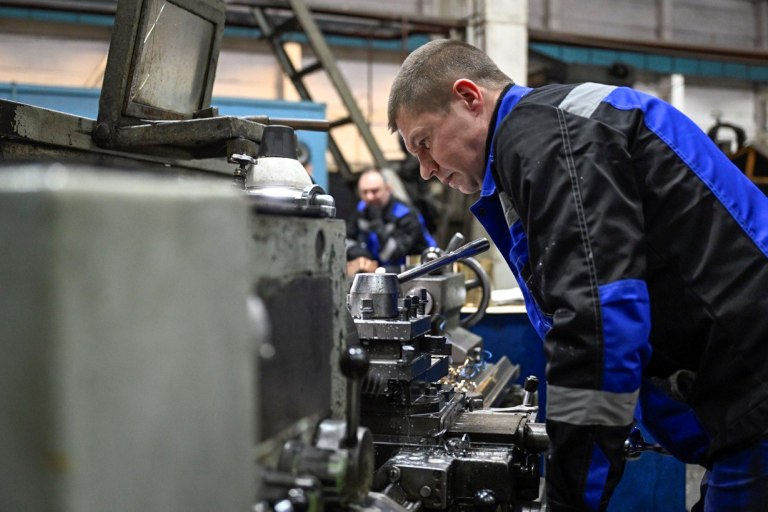 Глава Тверского региона ознакомился с работой ржевского предприятия АО «Электромеханика»