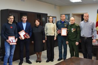 Трое жителей Вышнего Волочка получили награды за помощь участникам СВО
