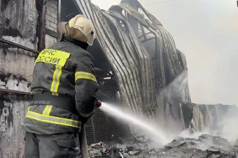 В Тверской области сгорел обувной склад