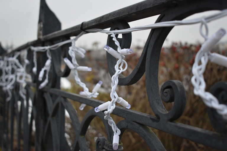 В Твери стартовали работы по новогоднему украшению города