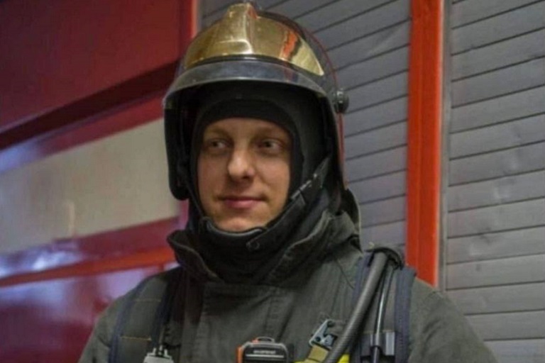 Президент России наградил тверского пожарного медалью "За отвагу на пожаре", посмертно