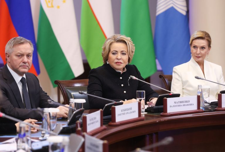 Союз дизайна и традиций: «Торжокские золотошвеи» вновь покорили международный форум в Санкт-Петербурге