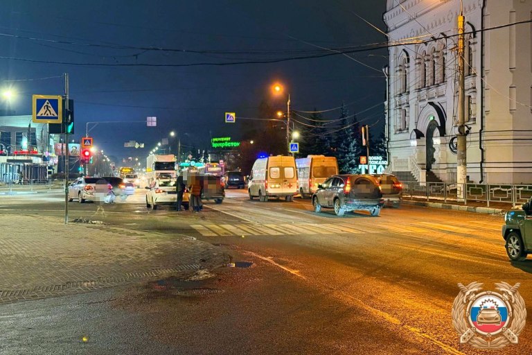 Водитель Mercedes спровоцировал тройное ДТП в Твери