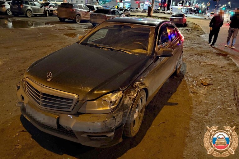 Водитель Mercedes спровоцировал тройное ДТП в Твери