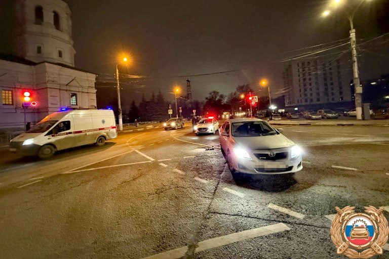 Водитель Mercedes спровоцировал тройное ДТП в Твери