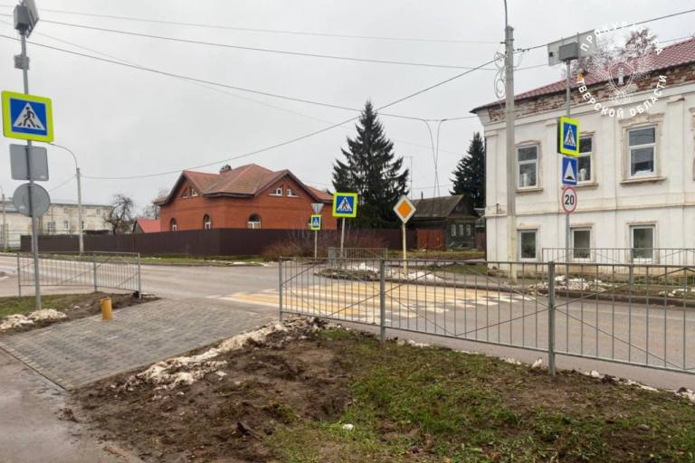 В Тверской области чиновников обязали оборудовать пешеходный переход возле школы искусств