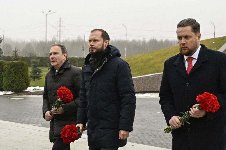Врио губернатора Тверской области возложил цветы к мемориалу Советскому солдату под Ржевом