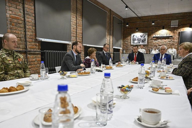 Актуальные вопросы Ржевского округа Виталий Королев обсудил с ветеранами и общественниками