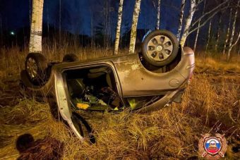 В Тверской области перевернулась легковушка В Тверской области перевернулась легковушка
