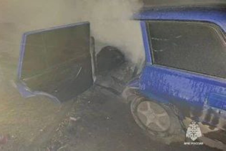 В Тверской области дотла сгорел автомобиль