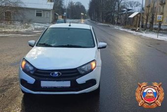 Женщина попала под колеса машины на пешеходном переходе в Тверской области Женщина попала под колеса машины на пешеходном переходе в Тверской области