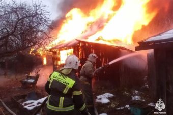 В Тверской области дотла сгорело заброшенное строение