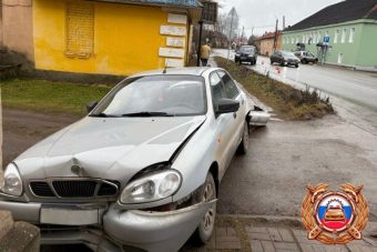 В Тверской области пенсионер на Chevrolet Niva протаранил припаркованную легковушку