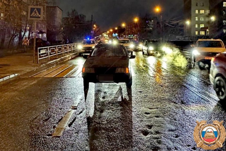 На пешеходном переходе в Твери ВАЗ сбил женщину