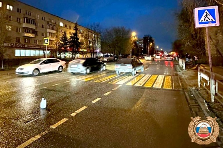 На пешеходном переходе в Твери ВАЗ сбил женщину