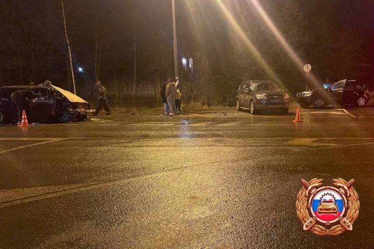 Два водителя пострадали в тройном ДТП в Тверской области