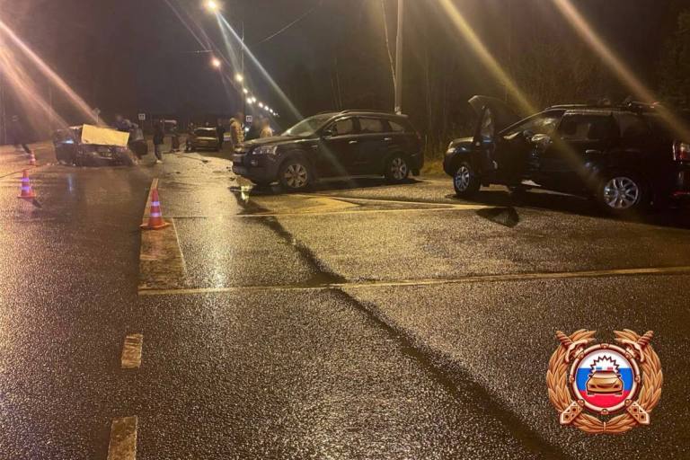 Два водителя пострадали в тройном ДТП в Тверской области