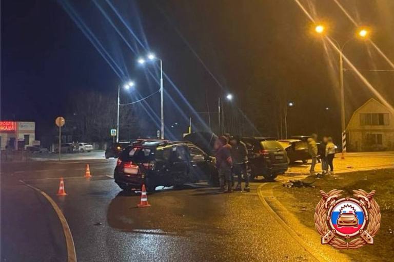 Два водителя пострадали в тройном ДТП в Тверской области