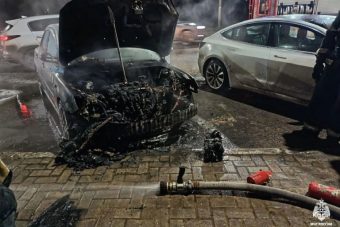 На парковке в Твери сгорел автомобиль