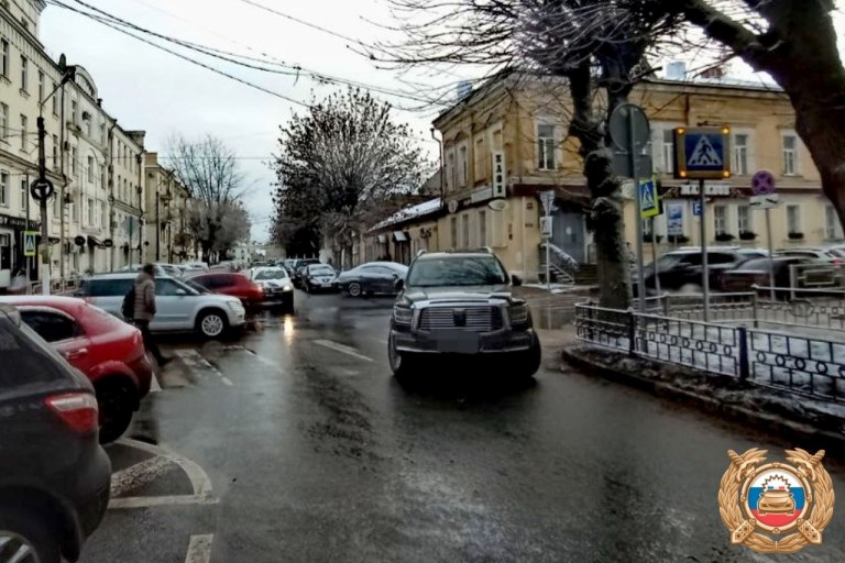 На пешеходном переходе в Твери женщина попала под TANK