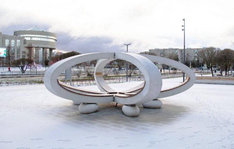 В Удомле открыт обновленный сквер на улице Попова