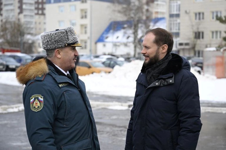 Виталий Королев вручил региональные награды и передал спецтранспорт спасателям Тверской области