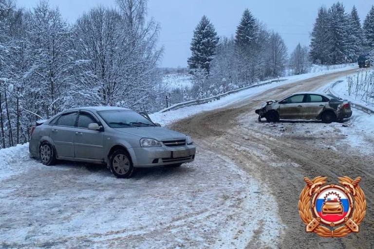 Выезд на встречную полосу спровоцировал жесткое ДТП в Тверской области