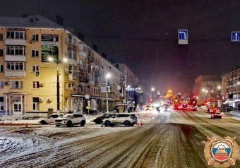 Неосторожный поворот стал причиной серьезного ДТП в Твери