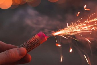 Тверского предпринимателя привлекли к ответственности за продажу пиротехники подросткам