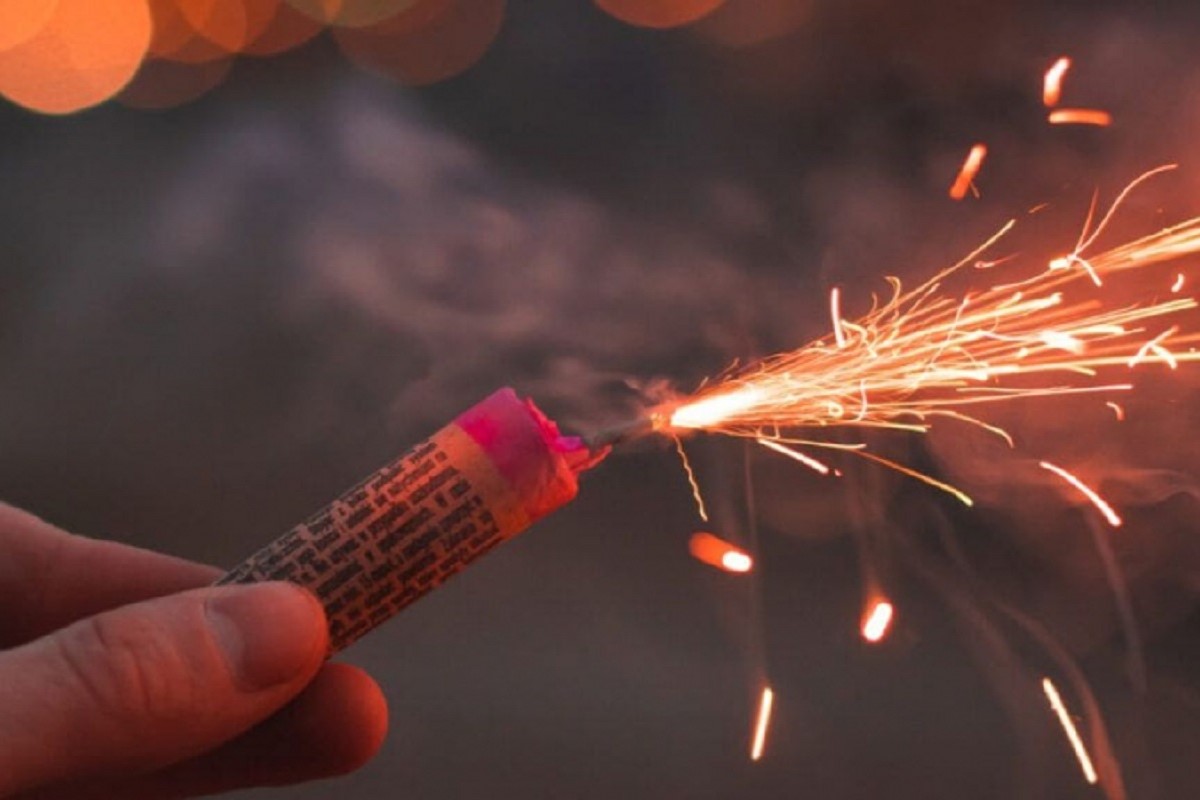 Тверского предпринимателя привлекли к ответственности за продажу пиротехники подросткам