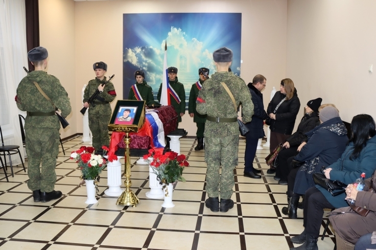 Жители Тверской области простились с юным бойцом, погибшим на СВО