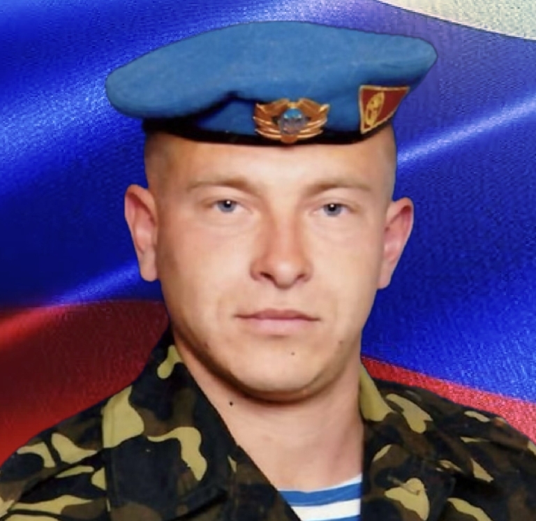 Жители Тверской области под звуки траурного залпа простились с рядовым, погибшим на СВО