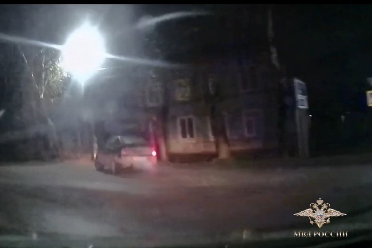 Инспекторы ДПС преследовали со стрельбой автоледи в Тверской области