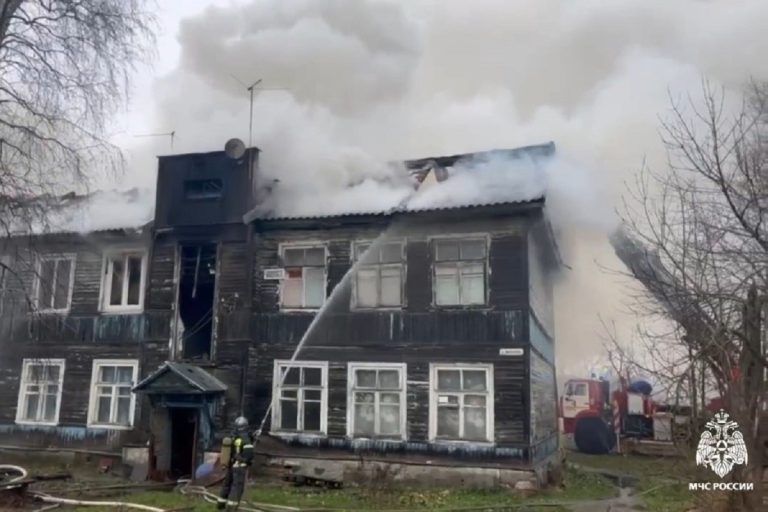Двухэтажный жилой дом горел в Заволжском районе Твери