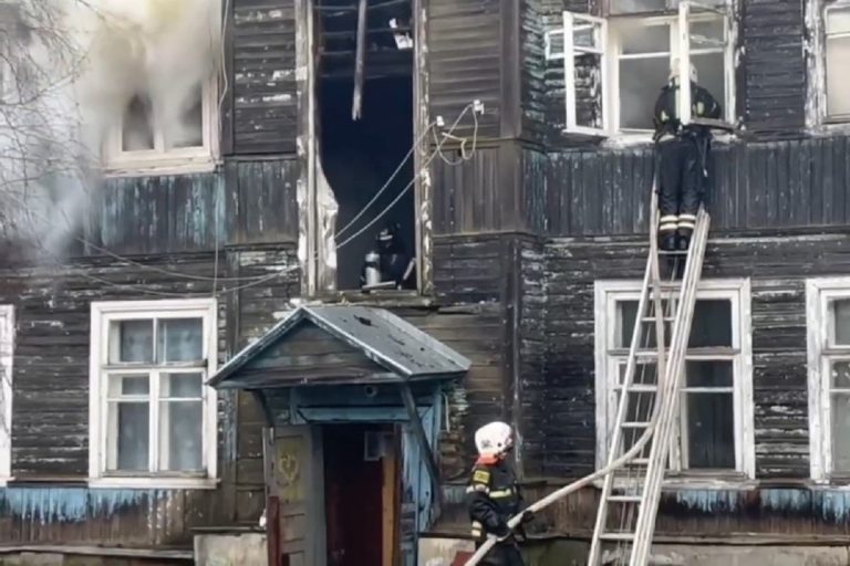 Двухэтажный жилой дом горел в Заволжском районе Твери