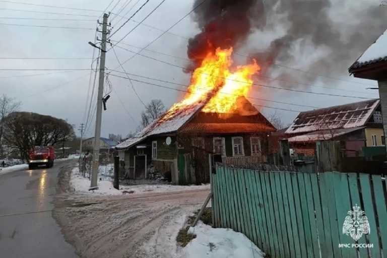 Жилой дом горел в Тверской области