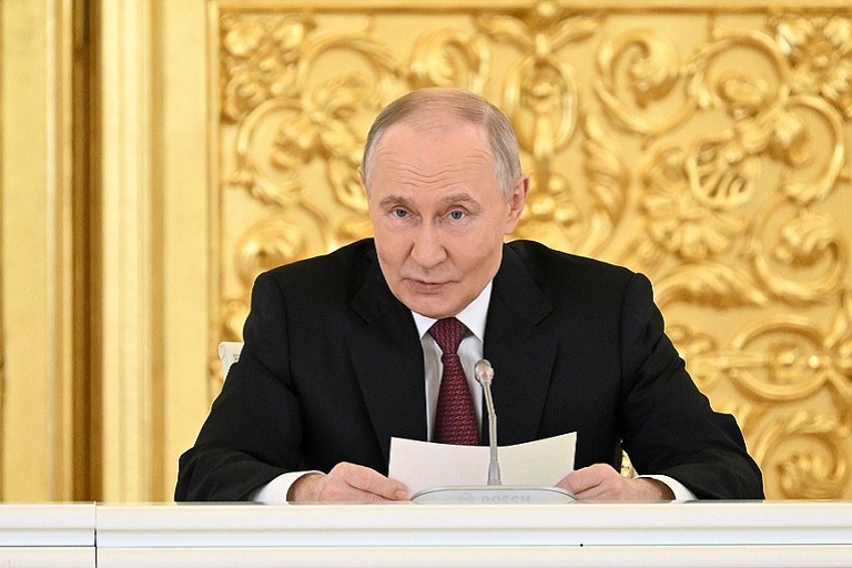 Владимир Путин велел немедленно начать структурную перестройку экономики России