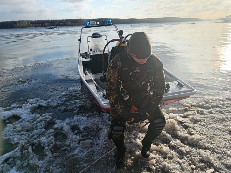 Опубликованы фото поисковых работ после авиакатастрофы Ан-22